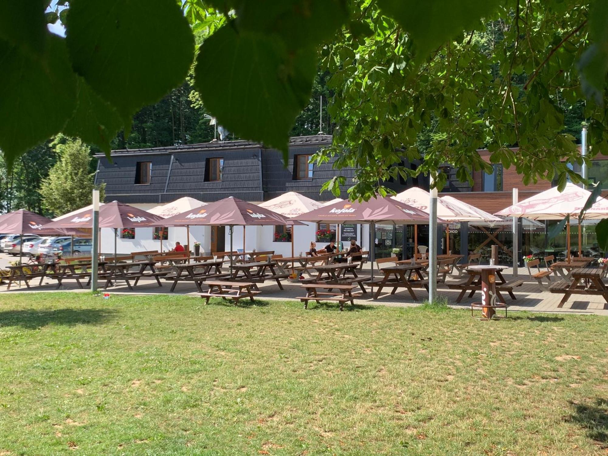 Restaurace A Penzion Bludovecek Exterior foto