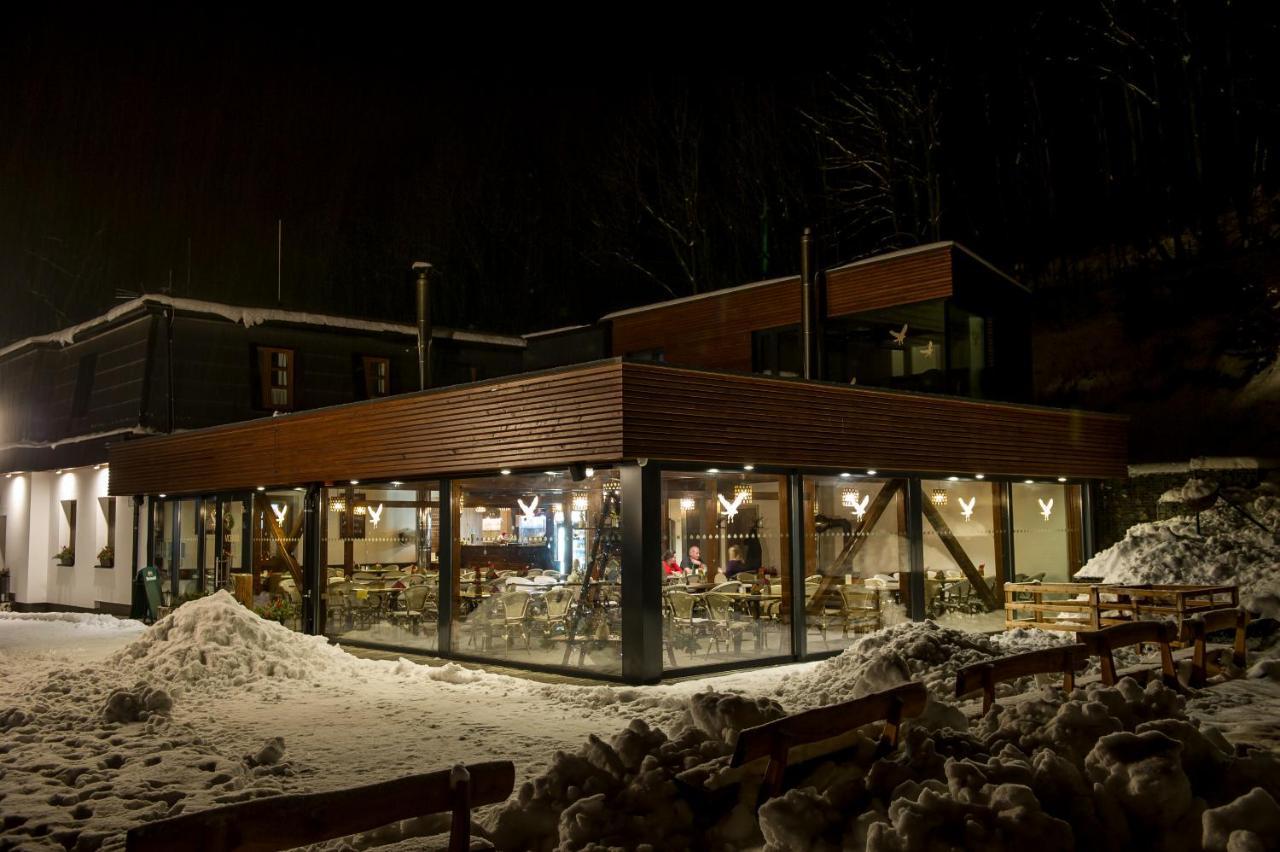 Restaurace A Penzion Bludovecek Exterior foto